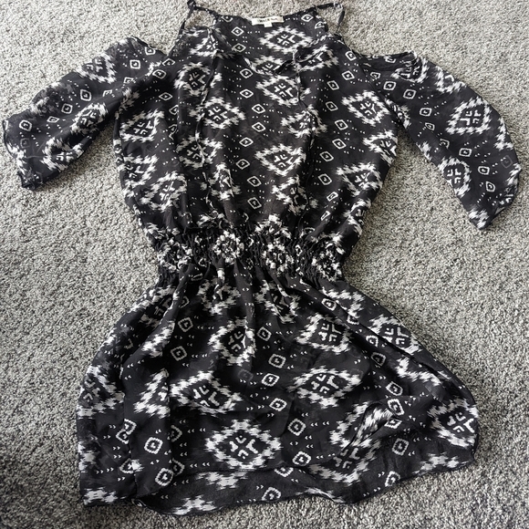 Cold Shoulder Top - Picture 2 of 7